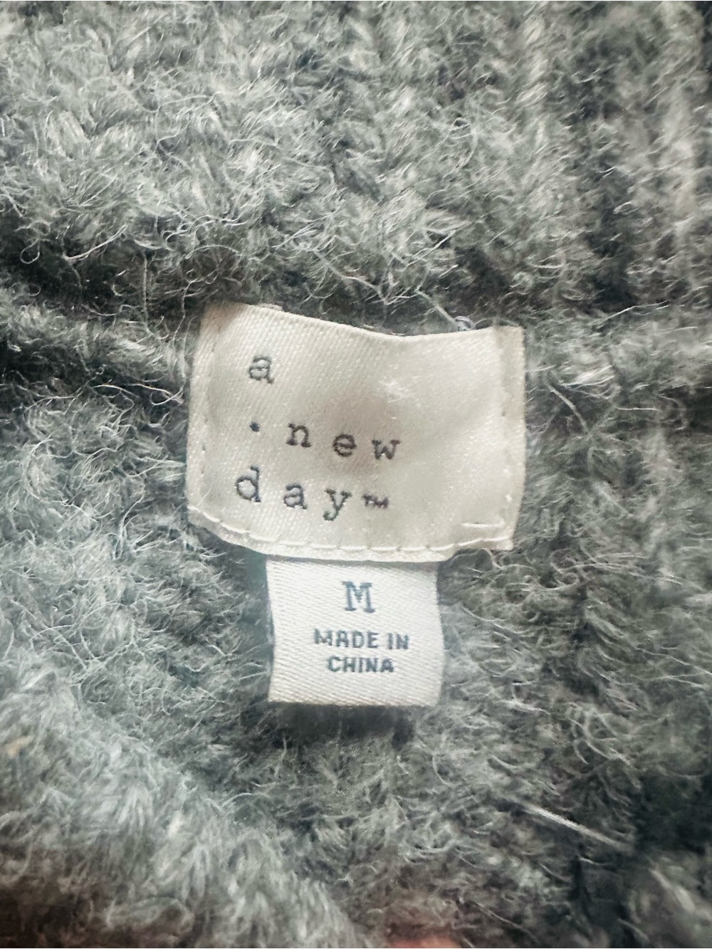 a new day Chunky Cabled Gray Sweater NWT Medium - Picture 4 of 7